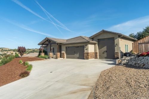2720 Edgewood Ct, Lake Nacimiento, CA 93446-7752