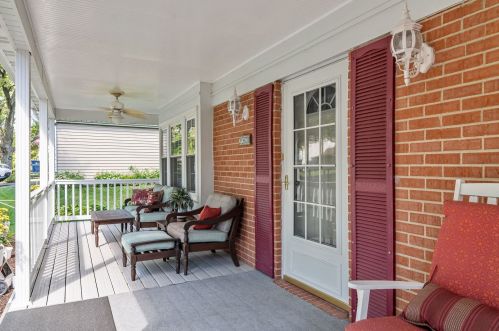73 Foxcroft Rd, Naperville, IL 60565-2307