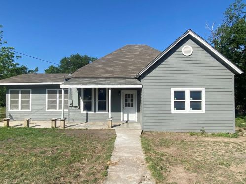 920 Kirk St, Hico, TX 76457-6352