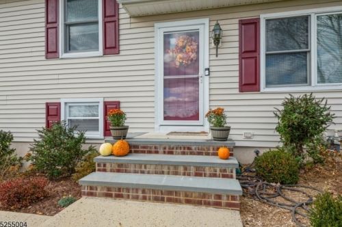 4 Bedford Pl, Morristown, NJ 07960-2703