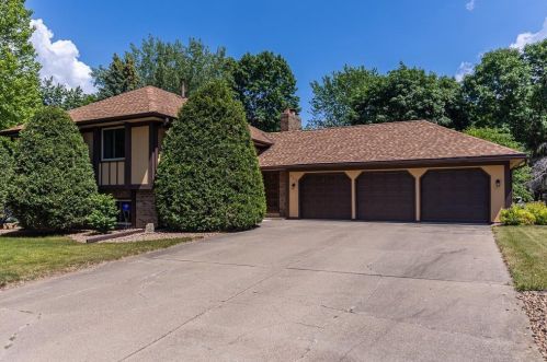 8233 Oregon Rd, Minneapolis, MN 55438-1129