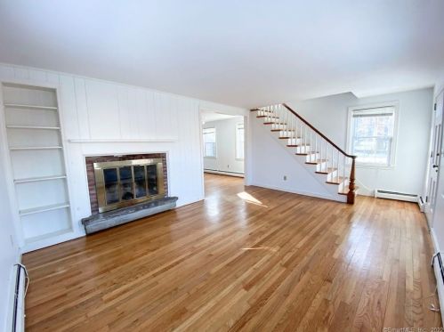 14 Willow St, Cheshire CT  06410-2730 exterior