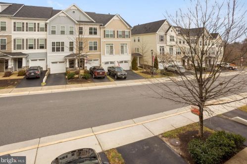 12790 Lotte Dr, Woodbridge, VA 22192-2720