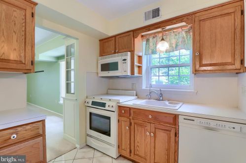 97 Valleybrook Dr, Lancaster PA  17601-4612 exterior