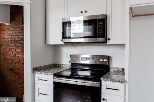 535 Strawberry St, Lancaster PA  17602-4466 exterior