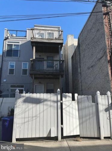 1004 5th St, Philadelphia PA 19147-4010 exterior