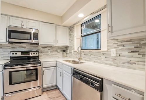 12542 Burninglog Ln, Dallas TX  75243-2118 exterior