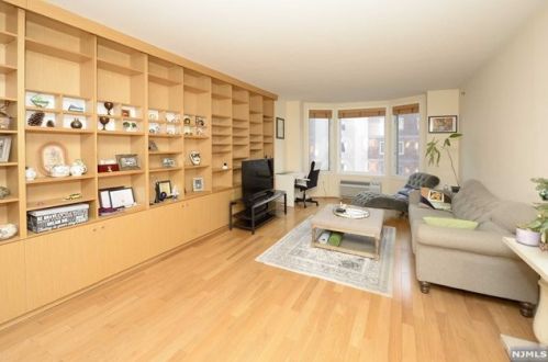 3217 City Pl, Edgewater NJ  07020-3150 exterior