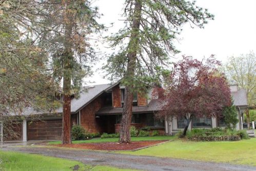 437 Hidden Acres Dr, Merlin, OR 97532-9789