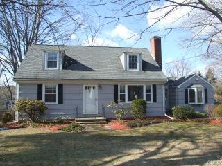 48 Fox Run Rd, Fairfield, CT 06824-2938