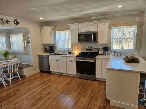 711 Hollis St, Nashua NH  03062-1331 exterior