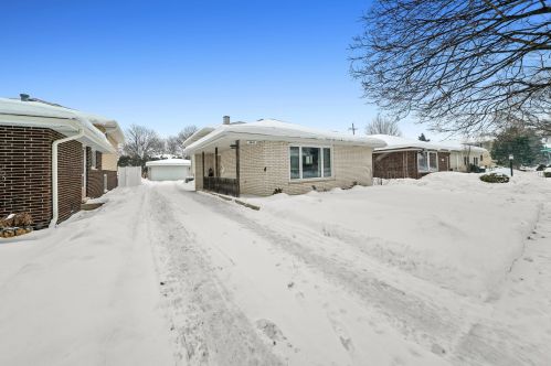 4441 Maple Ave, Brookfield, IL 60513-2330