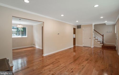 6812 Landor Ln, Springfield VA  22152-3333 exterior