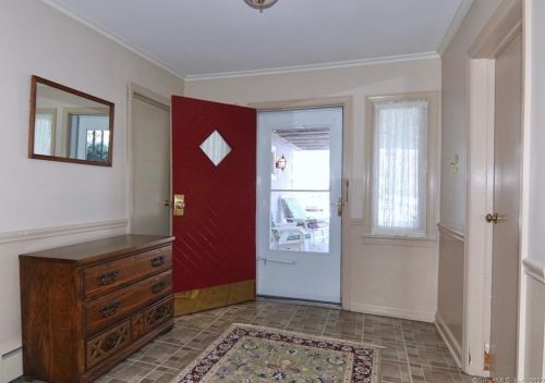 1 Greenhill Rd, Norwalk, CT 06850-1037