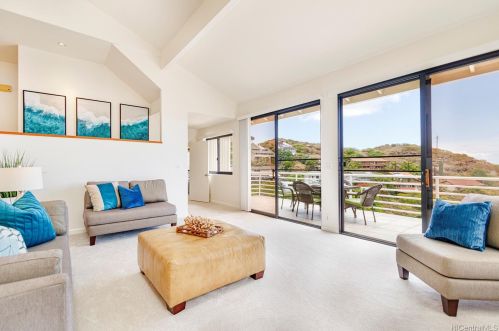 1051 Kamookoa Pl, Honolulu HI  96825-1317 exterior