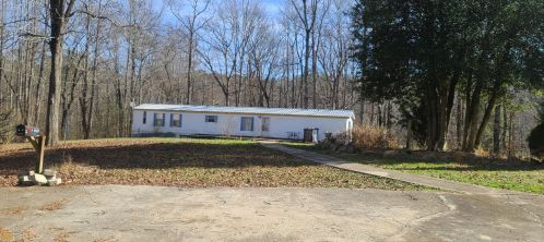1005 Deer Path Ln, Clarkesville, GA 30523-2219