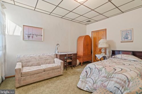 2320 10th St, Philadelphia PA 19133-1538 exterior