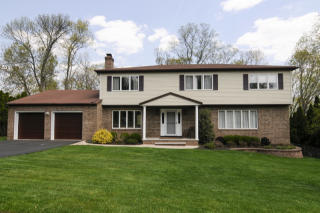 84 Howe Ave, Wayne, NJ 07470-3979