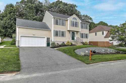 13 Bernon Dr, Lincoln, RI 02865-2329