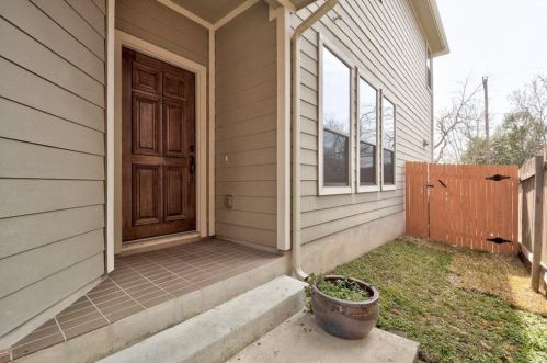 1811 Crown Dr, Austin TX  78745-1791 exterior