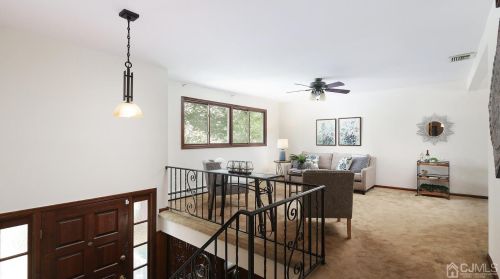 7 Dunbar Ave, Piscataway, NJ 08854-5702