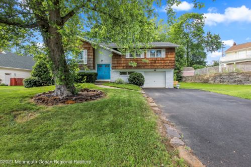 48 8th Ave, Atlantic Highlands, NJ 07716-1305