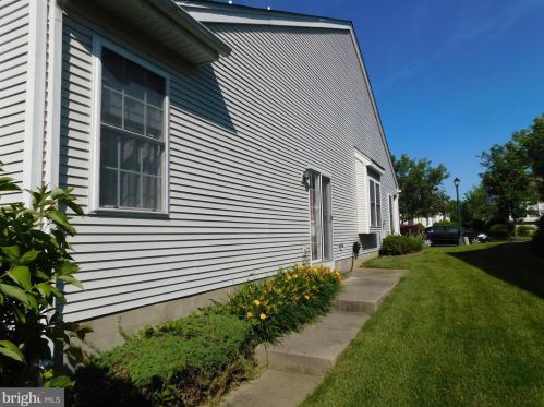 203 Meadowlark Dr, Trenton NJ  08690-3569 exterior