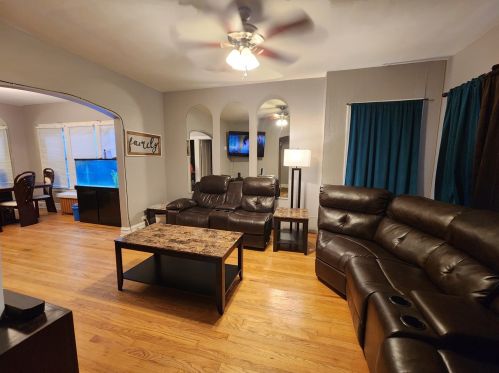 4932 Crystal St, Chicago, IL 60651-1525