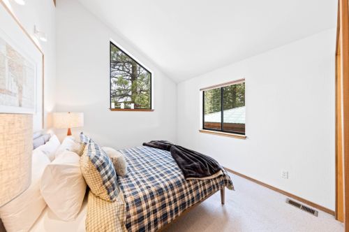737 Conifer, Truckee CA  96161-3942 exterior