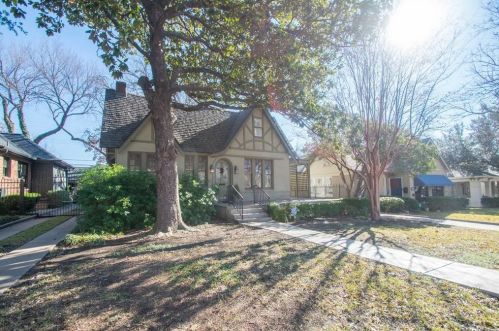 1405 Clover Ln, Fort Worth TX  76107-2424 exterior