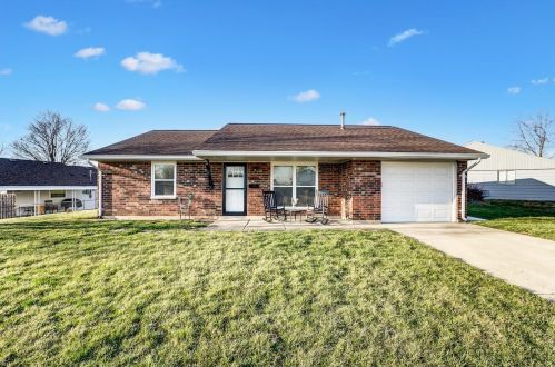 3977 Sparkhill Dr, Enon, OH 45323-1437