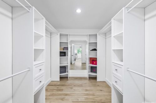 3033 Manoa Rd, Honolulu HI  96822-1503 exterior