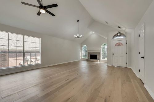 1412 Melody Ln, Carrollton TX  75006-2973 exterior