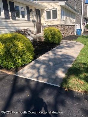 26 Lafayette Dr, Hazlet, NJ 07730-2312