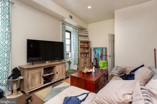 1542 15 St, Philadelphia PA 19146-4806 exterior