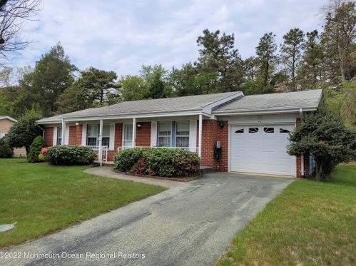 54 Franklin Ln, Lakehurst, NJ 08759-1820
