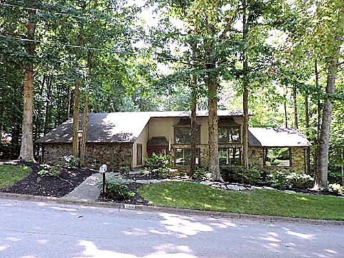 135 Cambridge Cir, Danville, VA 24541-5237