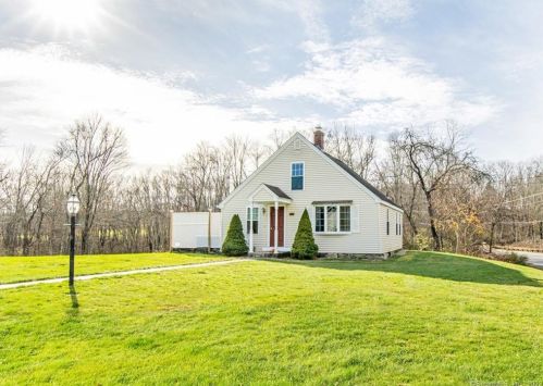 240 Hampton Rd, Pomfret Center, CT 06259-1719