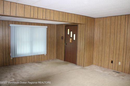 9 Squirrel Ct, Lakehurst, NJ 08759-3627