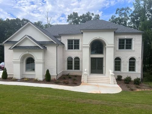 2001 Fontainbleau Dr, Conyers, GA 30094-4804