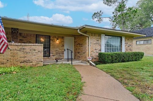 7717 Dentcrest Dr, Dallas, TX 75254-8133