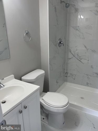 6386 Shaundale Dr, Springfield VA  22152-2143 exterior