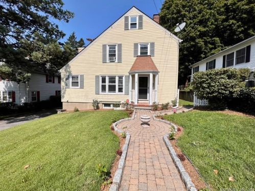 6 Olmstead Pl, Norwalk, CT 06855-1318