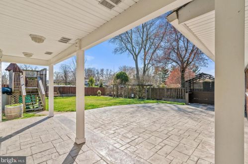 8017 Ellet Rd, Springfield VA  22151-1921 exterior