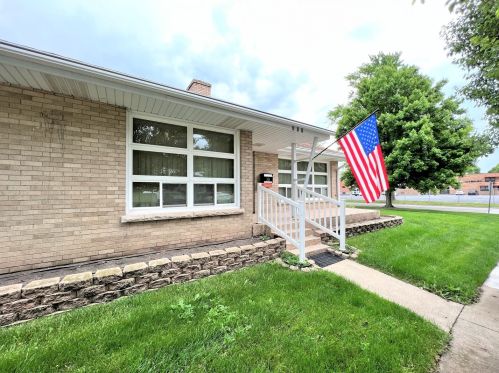211 Wabash Ave, Bradley, IL 60915-1630