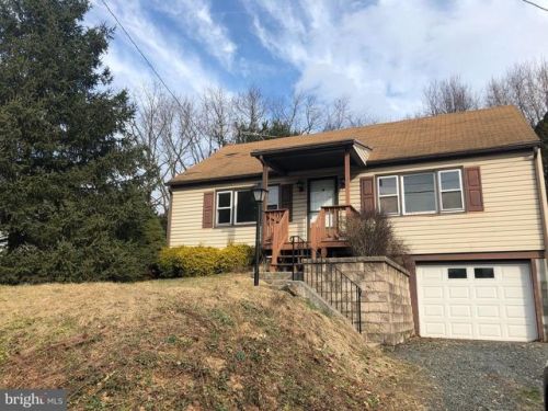 5141 Bernville Rd, New Schaefferstown, PA 19506-8220