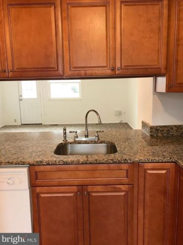 8466 Lazy Creek Ct, Springfield VA  22153-3844 exterior