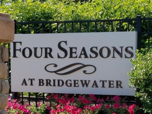 169 Victoria Dr, Bridgewater, NJ 08807-1285