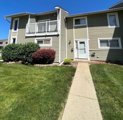 1010 Sandpiper Ct, Hanover Park, IL 60103-4849