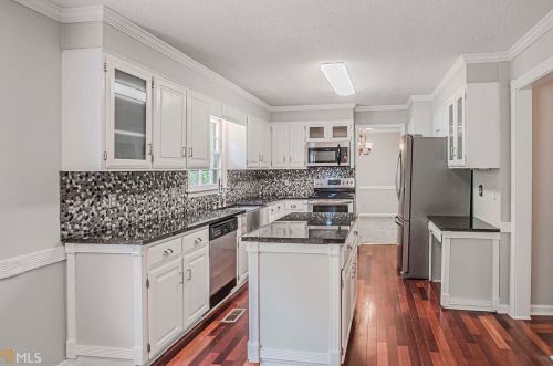 151 Chesterfield Rd, Bogart, GA 30622-1753
